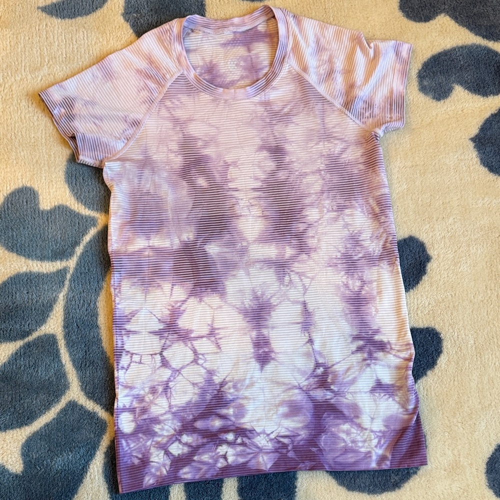 Lululemon swiftly, tee Purple Tie-Dye short sleeve shirt. Size 8.
